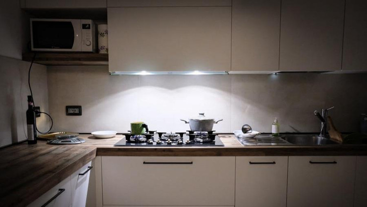 تست چراغ زیر کابینتی بدون سیم (باطری خور ریموت دار) - مهتابی