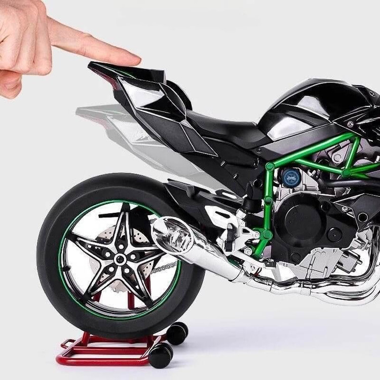 ماکت موتور شارژی کاوازاکی H2R - نحوه استفاده