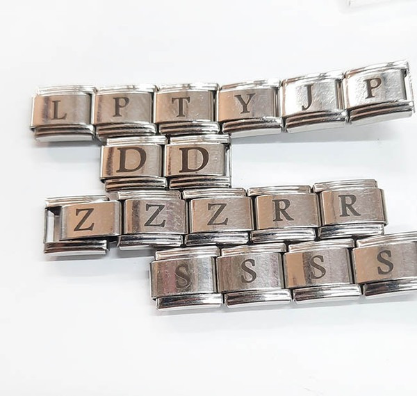 دستبند چارم ایتالیایی استیل طرح حروف لاتین