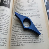 نگهدارنده صفحه کتاب انگشتی