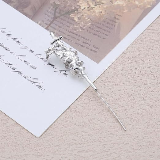 گوشواره نقرهای مدل Star Moon Crawler (طرح ماه و ستاره گوتیک)